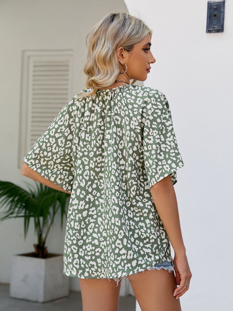 Women's T-Shirts Leopard Print Short Sleeve Relaxed V-Neck T-Shirt