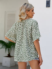 Women's T-Shirts Leopard Print Short Sleeve Relaxed V-Neck T-Shirt