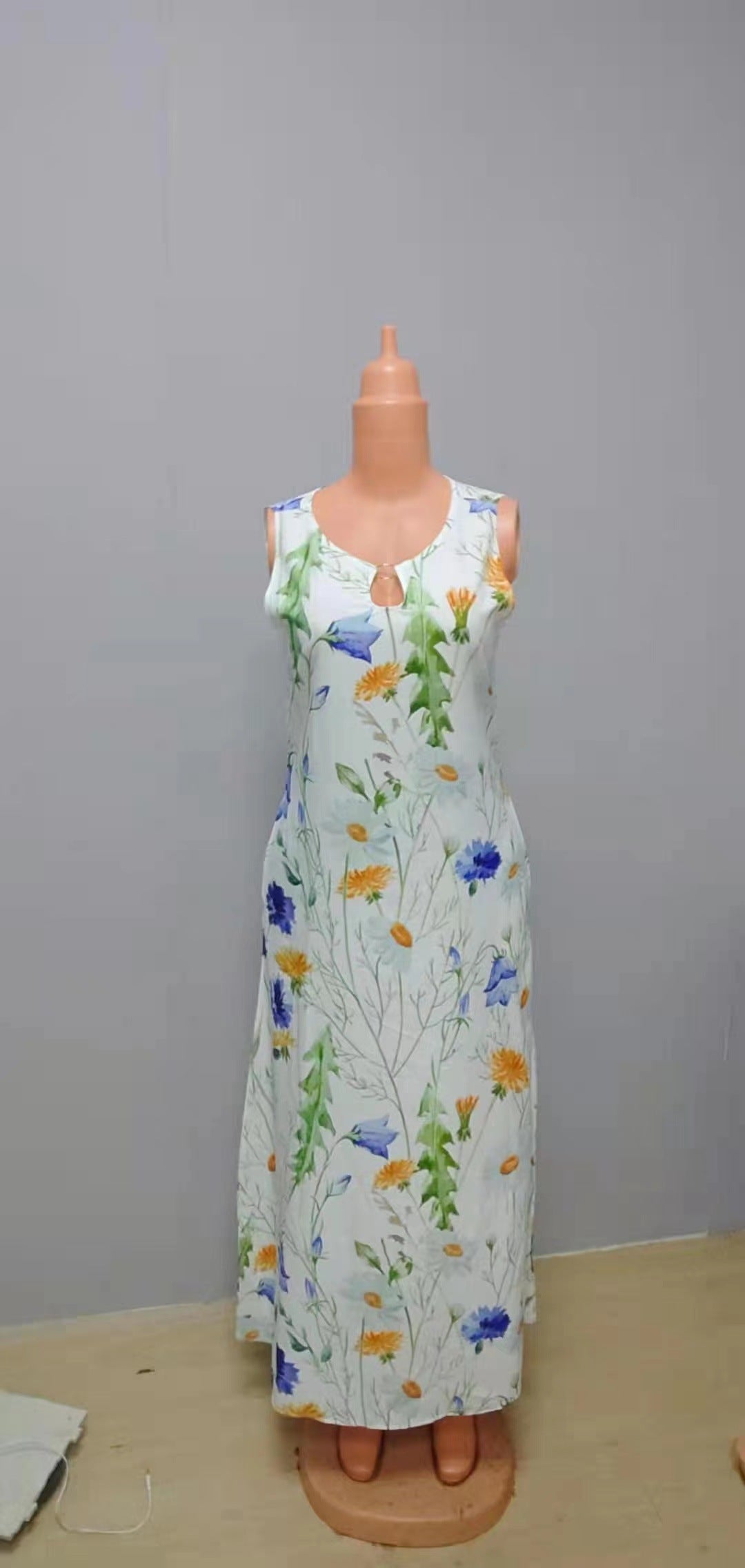 Sleeveless Flower Print Pleated Flared Round Neck Maxi Dress